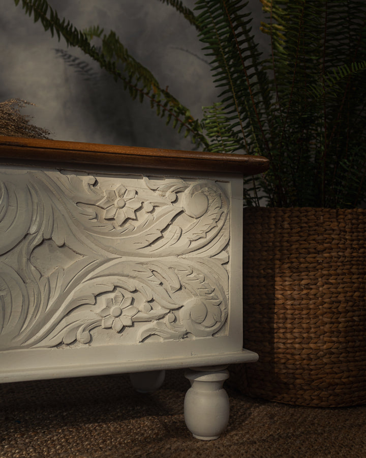 Tamara Wooden Trunk – Stylish Storage & Coffee Table